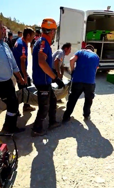 Baraj İnşaatında Kamyon 80 Metrelik Uçuruma Yuvarlandı