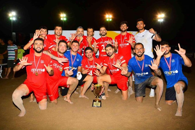 Plaj Futbolunda Şampiyon Çimhan Sarılar Spor