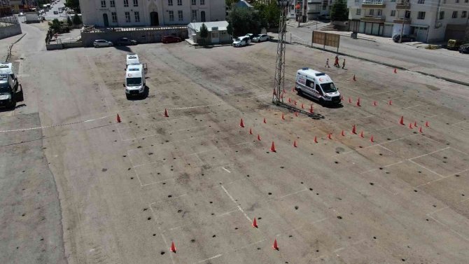 Ambulans Sürücüleri İşte Bu Zorlu Eğitimlerden Geçiyor