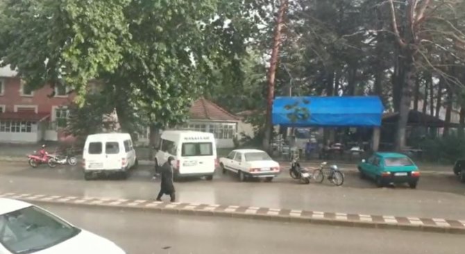 Şuhut’ta Sağanak Yağış Ve Dolu Hayatı Olumsuz Etkiledi