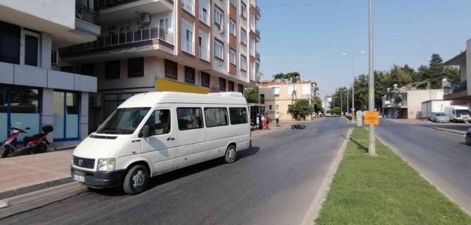 Manavgat’ta Yola Savrulan Elektrikli Bisiklet Sürücüsüne Minibüs Çarptı
