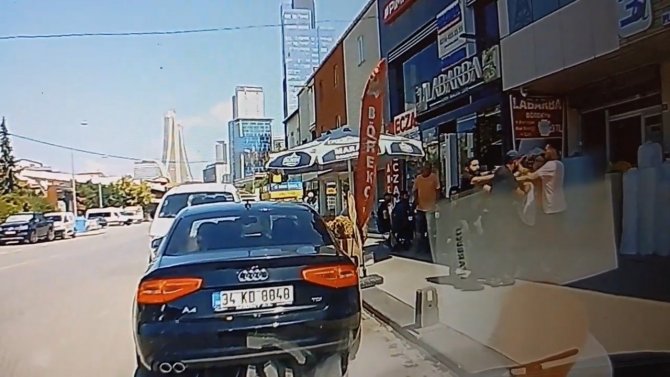 Ataşehir’de Genç Kadını Sokak Ortasında Darp Etti