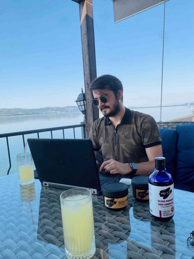 Ünlü Kuaför Özgür Fison Kadınları Uyardı: Saçlarınızı Yaptırırken Aşırı Kimyasaldan Kaçının