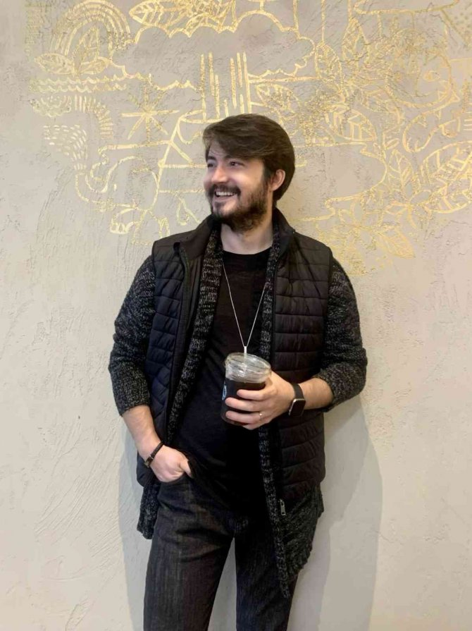 Ünlü Kuaför Özgür Fison Kadınları Uyardı: Saçlarınızı Yaptırırken Aşırı Kimyasaldan Kaçının