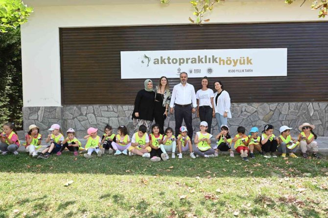 Çağlar Öncesine Festival Tadında Yolculuk