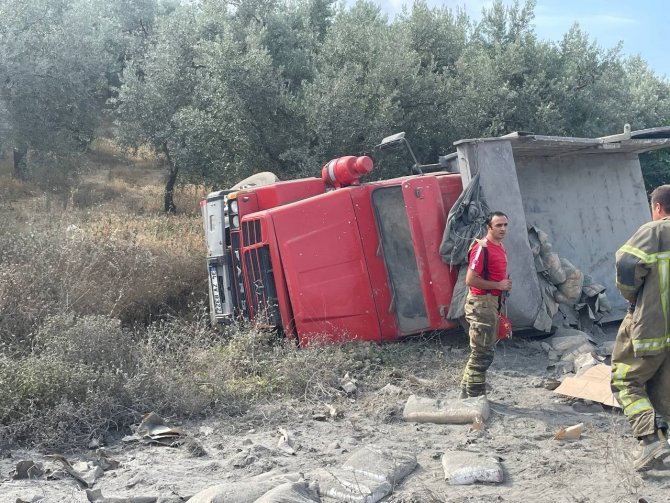 Bursa’da Çimento Yüklü Kamyon Devrildi : 1 Ölü