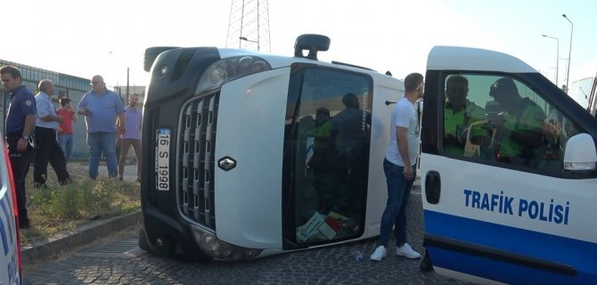 Bursa’da İşçileri Taşıyan 2 Servis Minibüsü Çarpıştı: 8 Kişi Yaralandı