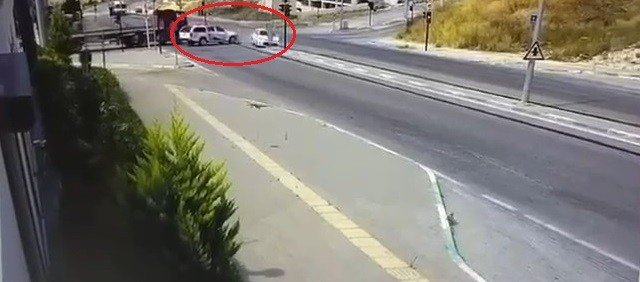 Kırmızı Işığa Uymadı, Bedeli Ağır Oldu