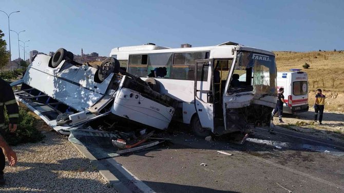 Gaziantep’te İşçi Servisleri Kaza Yaptı: 3’ü Ağır 22 Yaralı