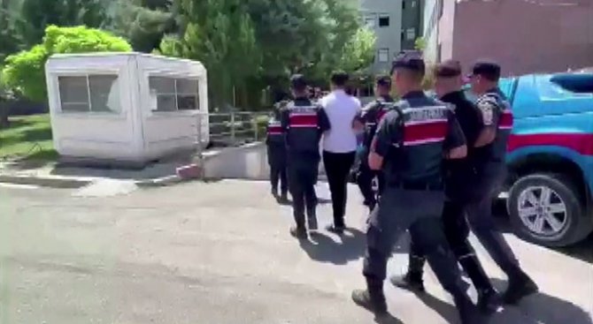 Gaziantep’te Bıçaklı Kavga: 12 Kişi Yaralandı, 4 Şüpheli Tutuklandı
