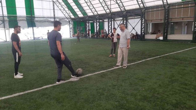 Gediz’de Futbol Ve Voleybol Turnuvaları Başladı