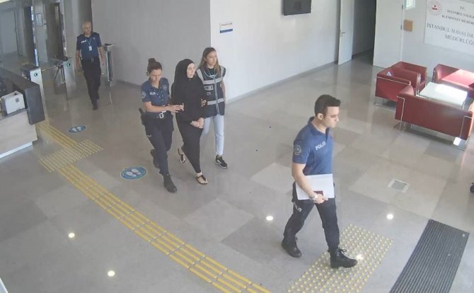 Rus Yolcu, Kanser İlaçlarını Almanya’ya Kaçırmak İsterken Yakalandı
