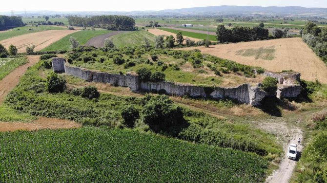Bizans İzlerini Taşıyan Tarihi Kalede Kazı Çalışması