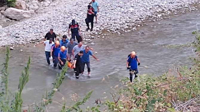 Hsk Şube Müdürü Balık Avlarken Çaya Düşüp Boğuldu