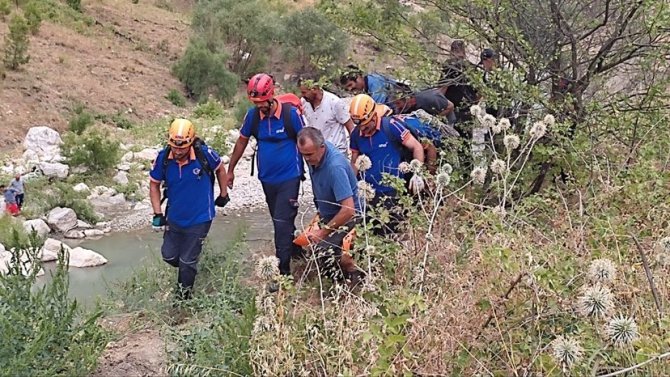 Hsk Şube Müdürü Balık Avlarken Çaya Düşüp Boğuldu