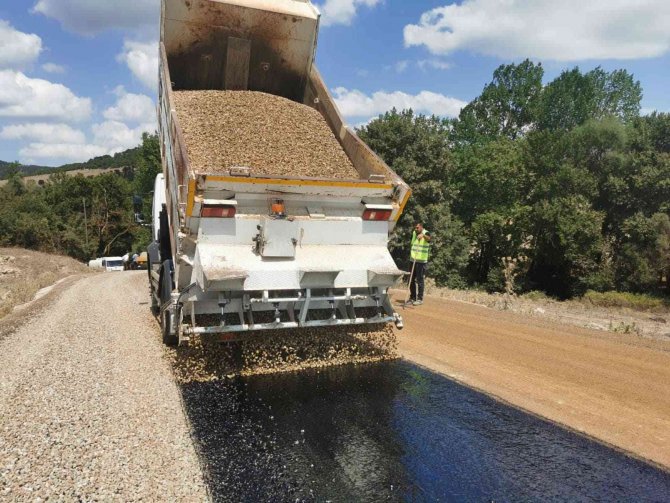 İ̇vrindi’de Kırsal Mahalle Yolları Asfaltlanıyor