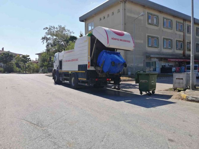 Körfez’de Çöp Konteynerleri Dezenfekte Ediliyor