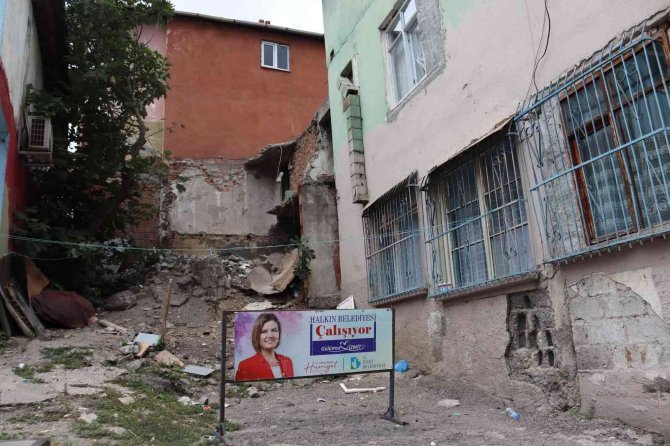 Tehlike Oluşturan Metruk Bina Yıkıldı