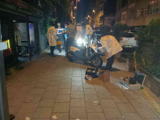 Küçükçekmece’de Motosikletle Gelen Şüpheliler 1 Kişiyi Sokak Ortasında Vurarak Öldürdü