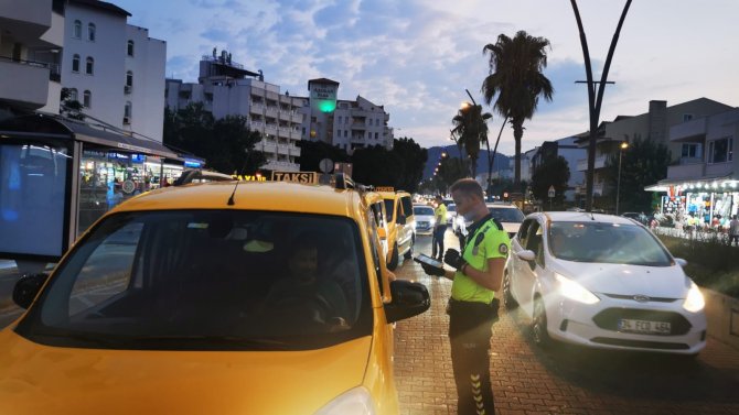 Marmaris’te Trafik Ekipleri Ticari Taksi Denetimlerine Devam Ediyor