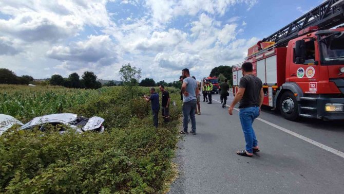 Kontrolden Çıkan Otomobil Tarlaya Uçtu: 1’i Çocuk 3 Yaralı