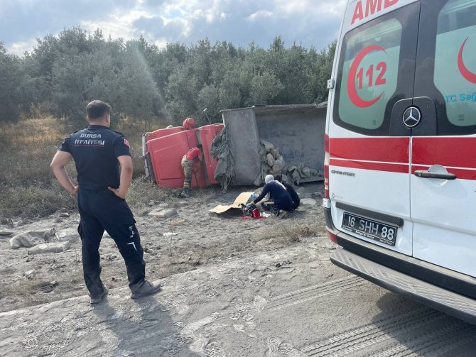 Bursa’da Çimento Yüklü Kamyon Devrildi : 1 Ölü