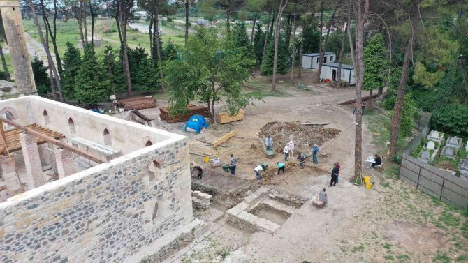 600 Yıllık Caminin Restorasyonunda Tarihi Kalıntılara Rastlandı