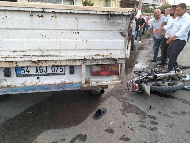 14 Yaşındaki Çocuğun Kullandığı Plakasız Motosiklet Kazaya Karıştı: 2 Yaralı