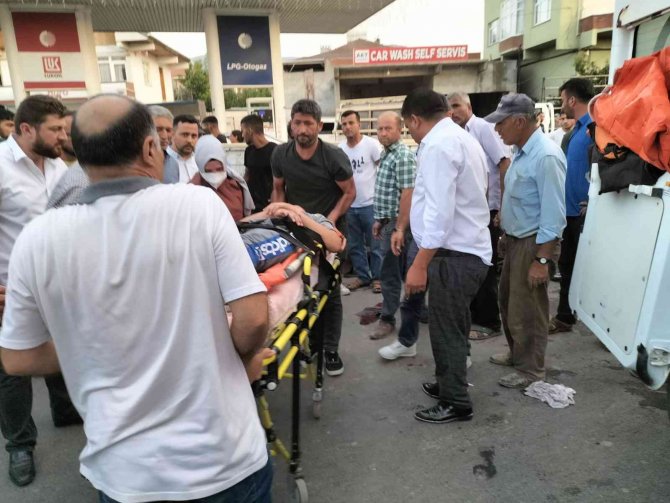 14 Yaşındaki Çocuğun Kullandığı Plakasız Motosiklet Kazaya Karıştı: 2 Yaralı