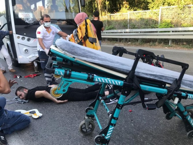 Motosiklet İle Midibüs Çarpıştı: 1 Yaralı