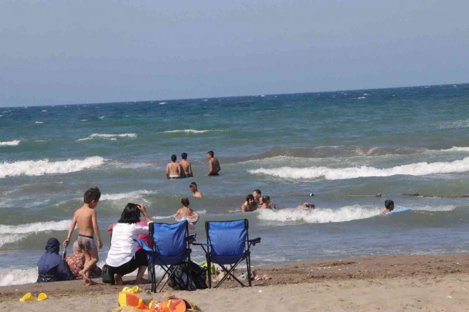 Denizde Boğulma Tehlikesi Geçiren Yaşlı Adam Hastaneye Kaldırıldı