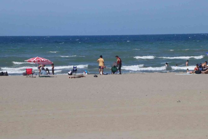 Denizde Boğulma Tehlikesi Geçiren Yaşlı Adam Hastaneye Kaldırıldı