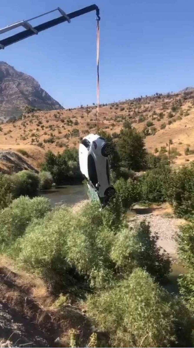 Siirt’te Araç Köprüden Uçtu, Sürücü Kazayı Yara Almadan Atlattı