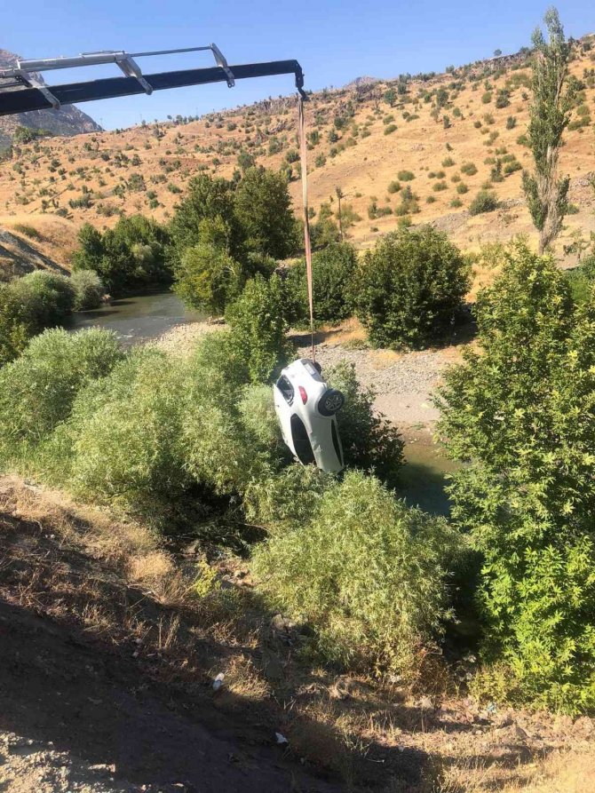 Siirt’te Araç Köprüden Uçtu, Sürücü Kazayı Yara Almadan Atlattı