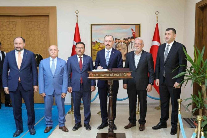 Bakan Muş, Kayseri Valiliğini Ziyaret Etti