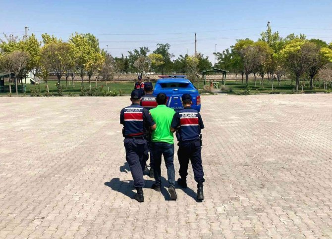 Uyuşturucu Ticaretinden Aranan 2 Şahıs Yakalandı
