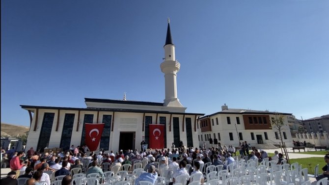 Valide Hanım Camisi İbadete Açıldı