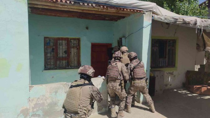 Van’da 33 Düzensiz Göçmen Yakalandı