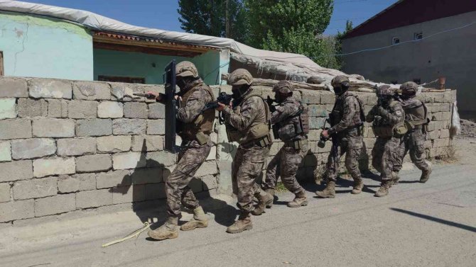 Van’da 33 Düzensiz Göçmen Yakalandı