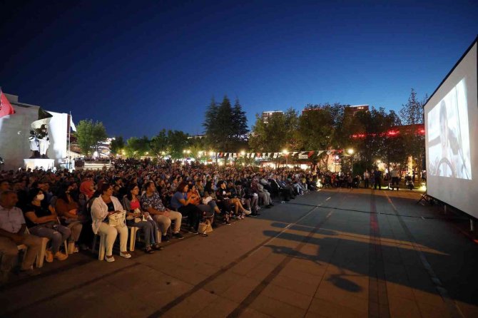Yenimahalle’de Yaz Akşamlarına “Bergen” Damga Vurdu