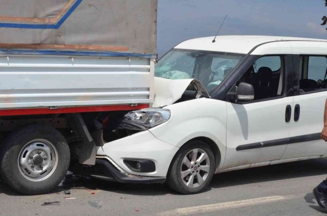 Yalova’da 3 Araçlık Zincirleme Kazada 1 Kişi Yaralandı