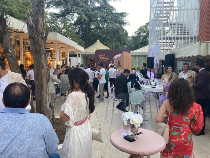 Yüz Gençleştirmede Yeni Yöntemler Yüz Güldürüyor