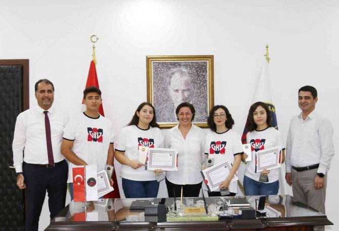 2022 Yks’de Üstün Başarı Gösteren Gkv’lilerden Anlamlı Ziyaret