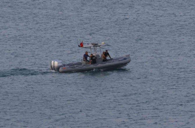 Adana’da Alabora Olan Yelkenliden Göle Düşen Kişi Kayboldu