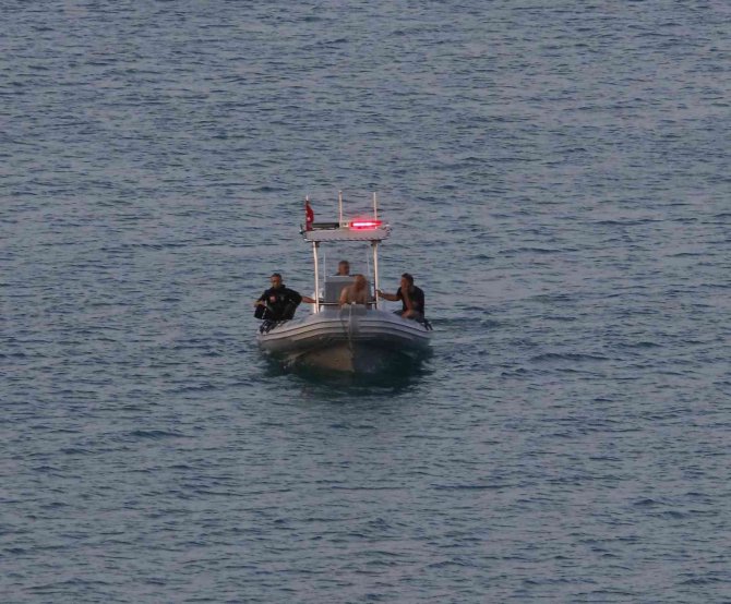 Adana’da Alabora Olan Yelkenliden Göle Düşen Kişi Kayboldu