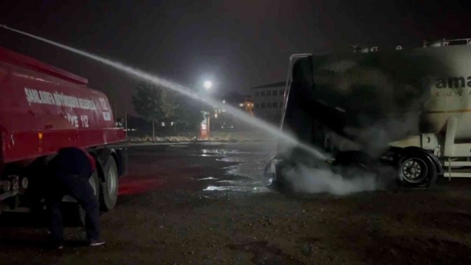 Alev Alan Beton Mikserini Benzin İstasyonu Çalışanları Söndürdü