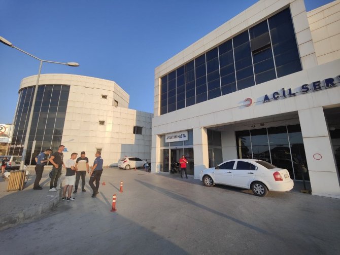 Belediye İ̇nsan Kaynakları Müdürü Boğazından Bıçaklanarak Öldürüldü