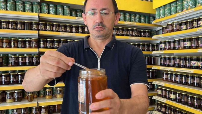 Bal, Petekte Durduğu Gibi Durmadı