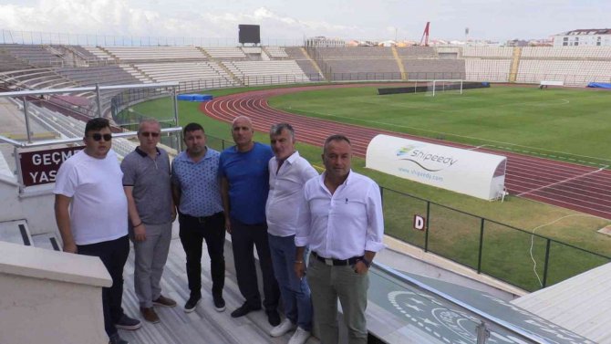 Elüstü: "Bandırma 17 Eylül Stadyumu Sezona Hazır"