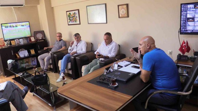 Elüstü: "Bandırma 17 Eylül Stadyumu Sezona Hazır"
